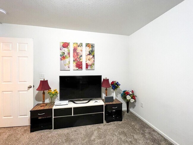 Building Photo - Stonegate 4bd 3ba 2,265sq.ft. - built in 2019 - FOR RENT!