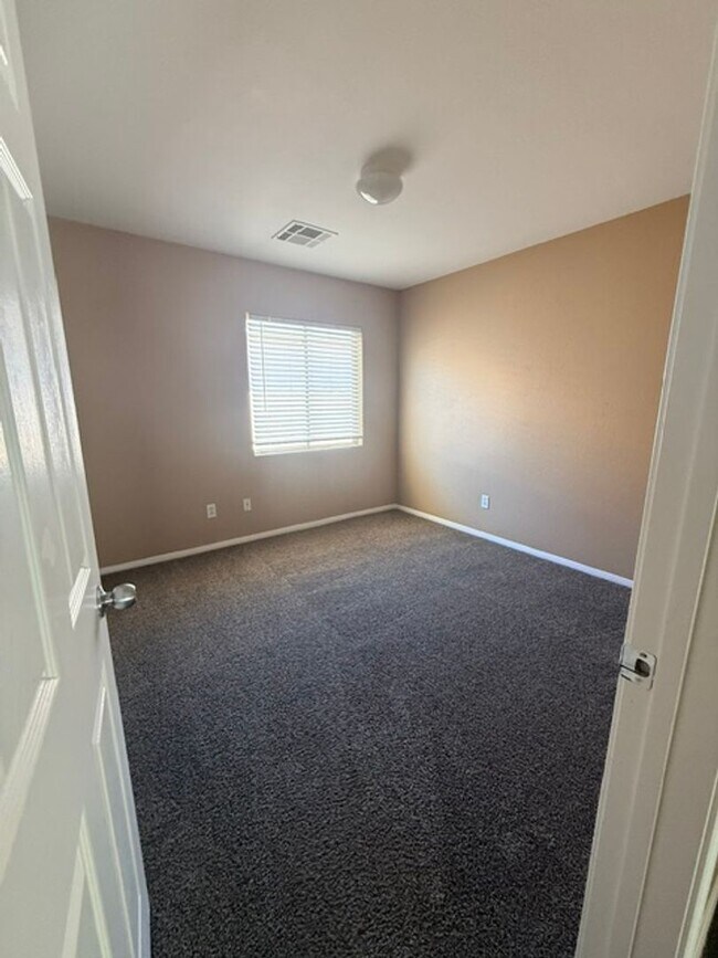 Building Photo - 5172 Dillingham Dr
