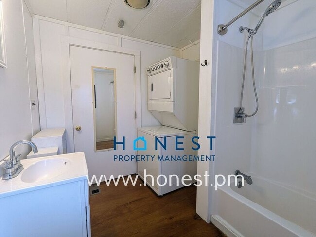 Building Photo - 9 Lexi Ln