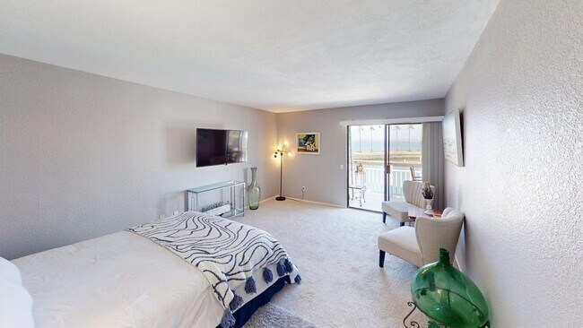 Building Photo - Stunning Bayfront 2/2.5 Condo in Montego Court