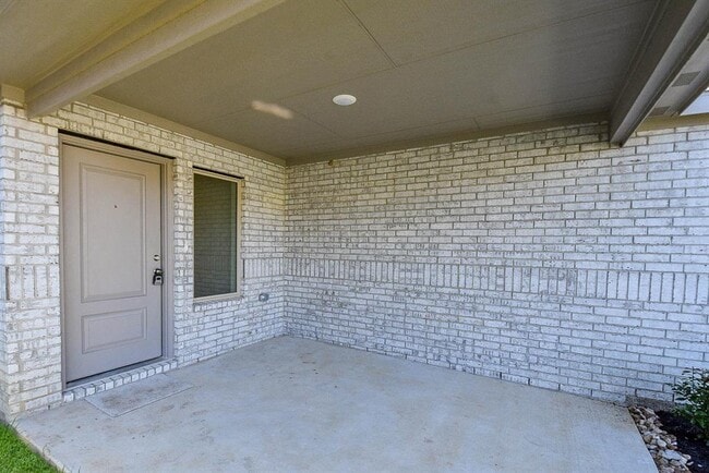 Building Photo - 1542 San Sebastien Dr