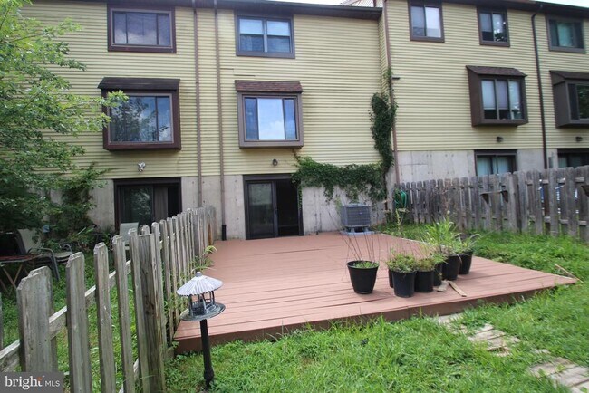 Building Photo - 3478 Coventry Pl