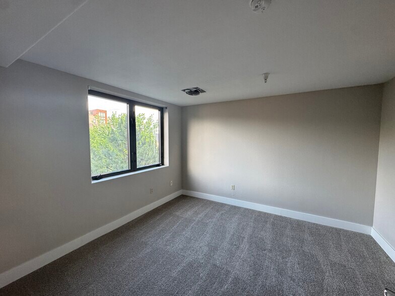 Guest Bedroom - 180 Cook St
