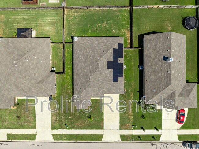 Building Photo - 6117 Verde Dr