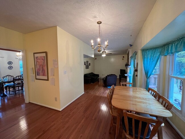 Building Photo - ***Coming Soon*** Spectacular 3 Bed 3.5 Bath Brick Home in Scenic Riverview Estates