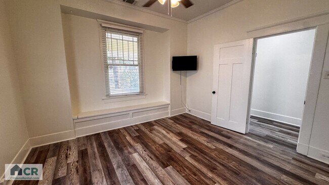 Building Photo - University Area 4bd/2ba With Private Backyard!