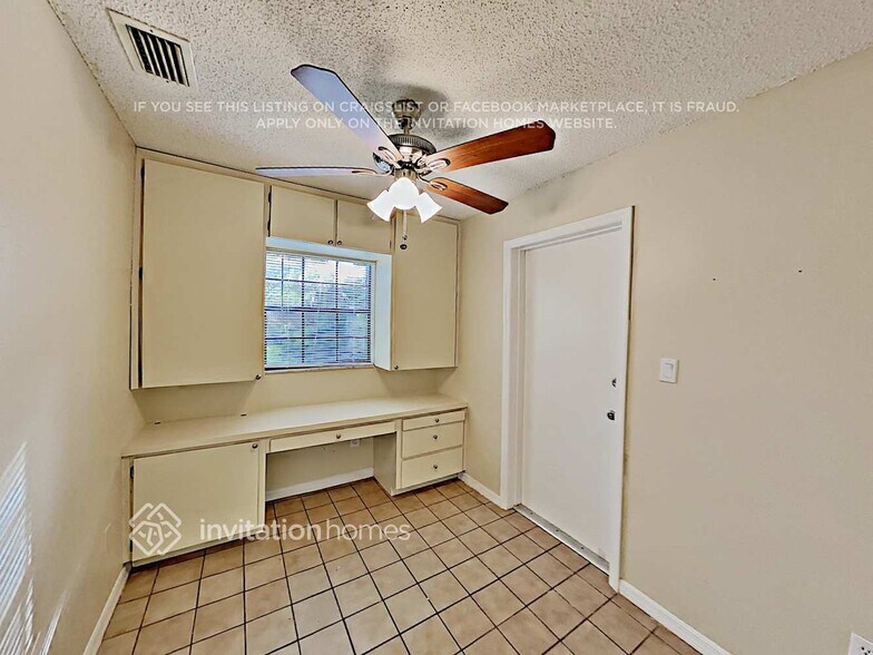 Building Photo - 216 Thistlewood Cir