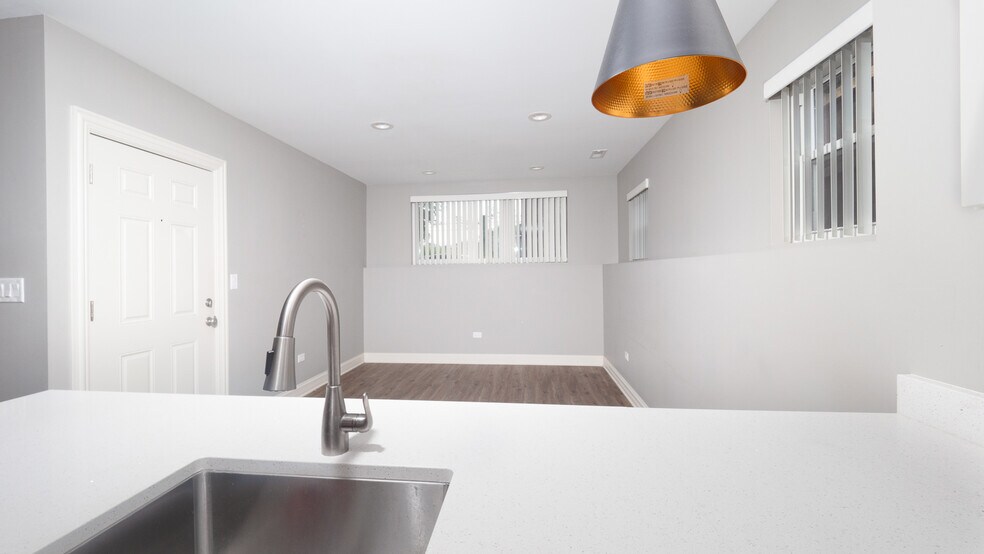 Building Photo - 4735 S Michigan Ave