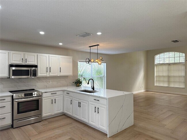 Building Photo - 10497 Sun Villa Blvd