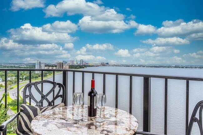 Building Photo - 3301 Bayshore Blvd
