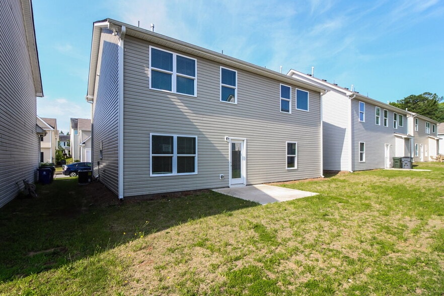 Building Photo - 41 Crescent Chase