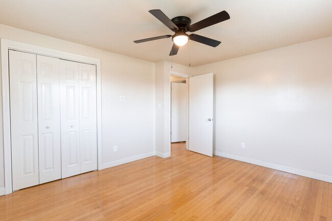 Building Photo - Welcome to this charming 3-bedroom, 2 full...