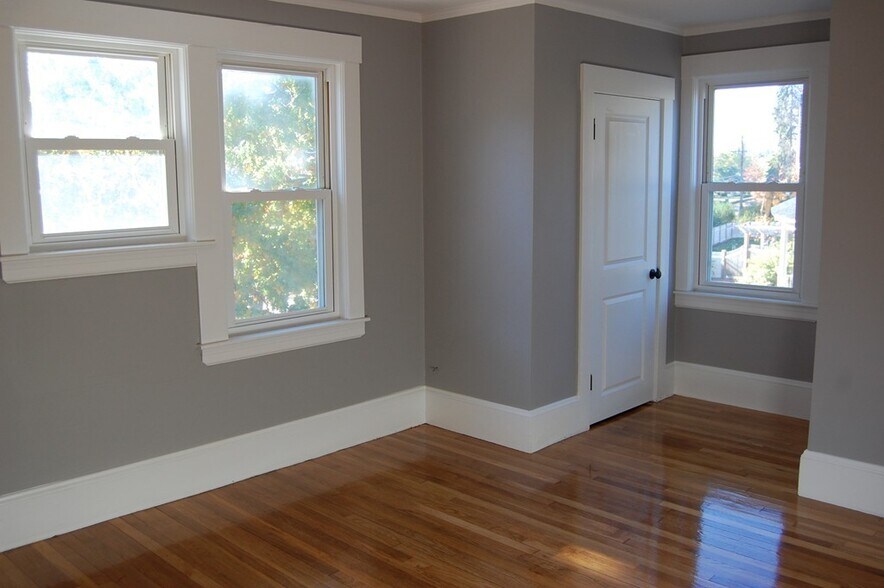 Building Photo - 148 Groton Rd