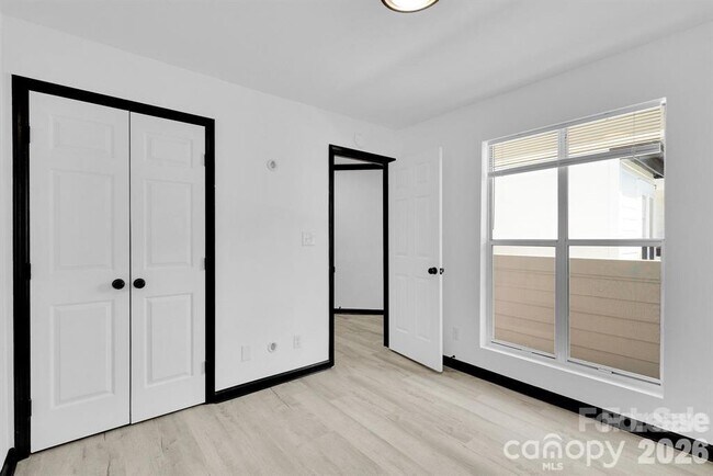 Building Photo - 18755 Vineyard Point Ln