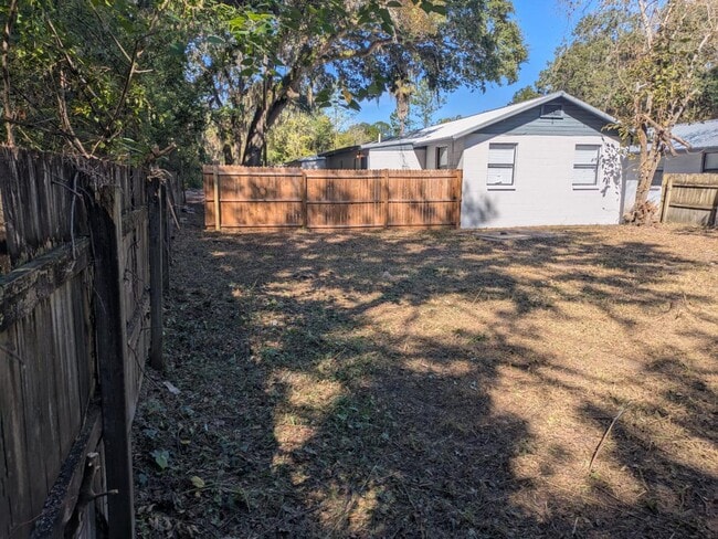 Building Photo - 637 NE Waldo Rd