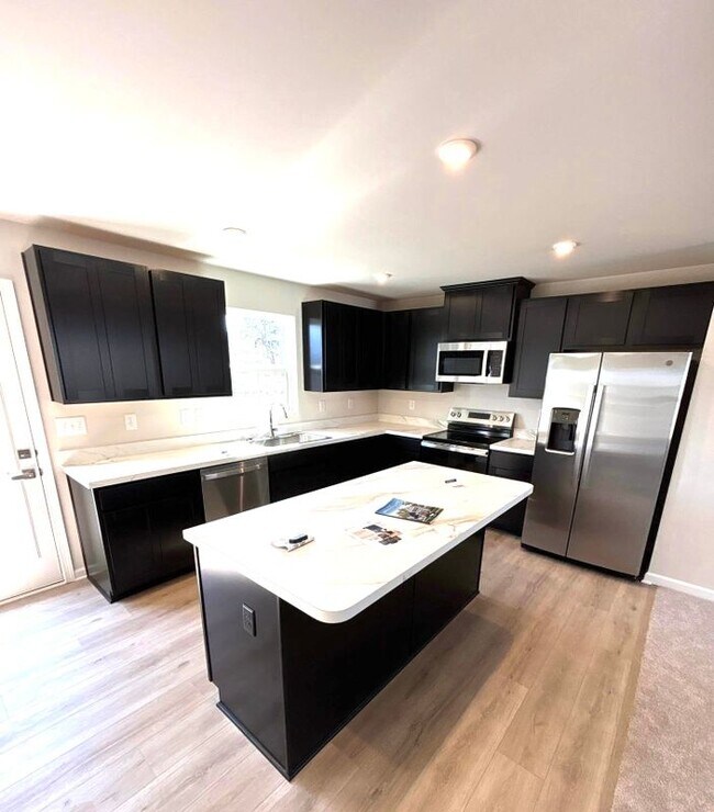 Building Photo - 125 Pampas St