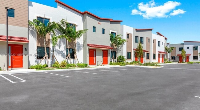 Building Photo - 1001 NE 58th St