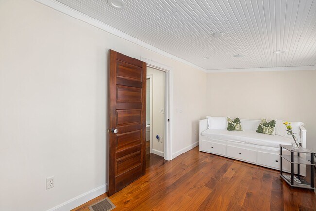Building Photo - 57 Esmond Ave