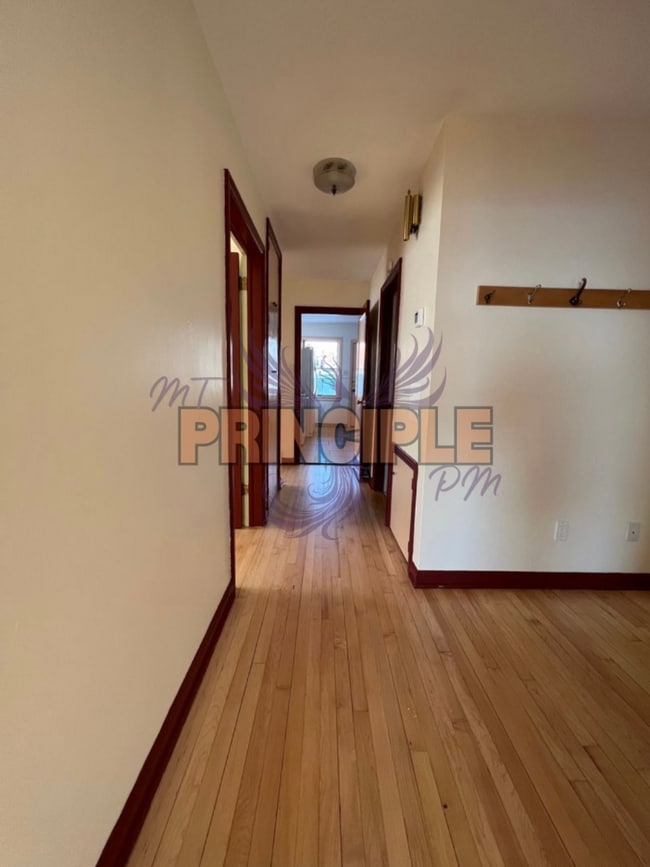Building Photo - 403-405 1/2 W Granite