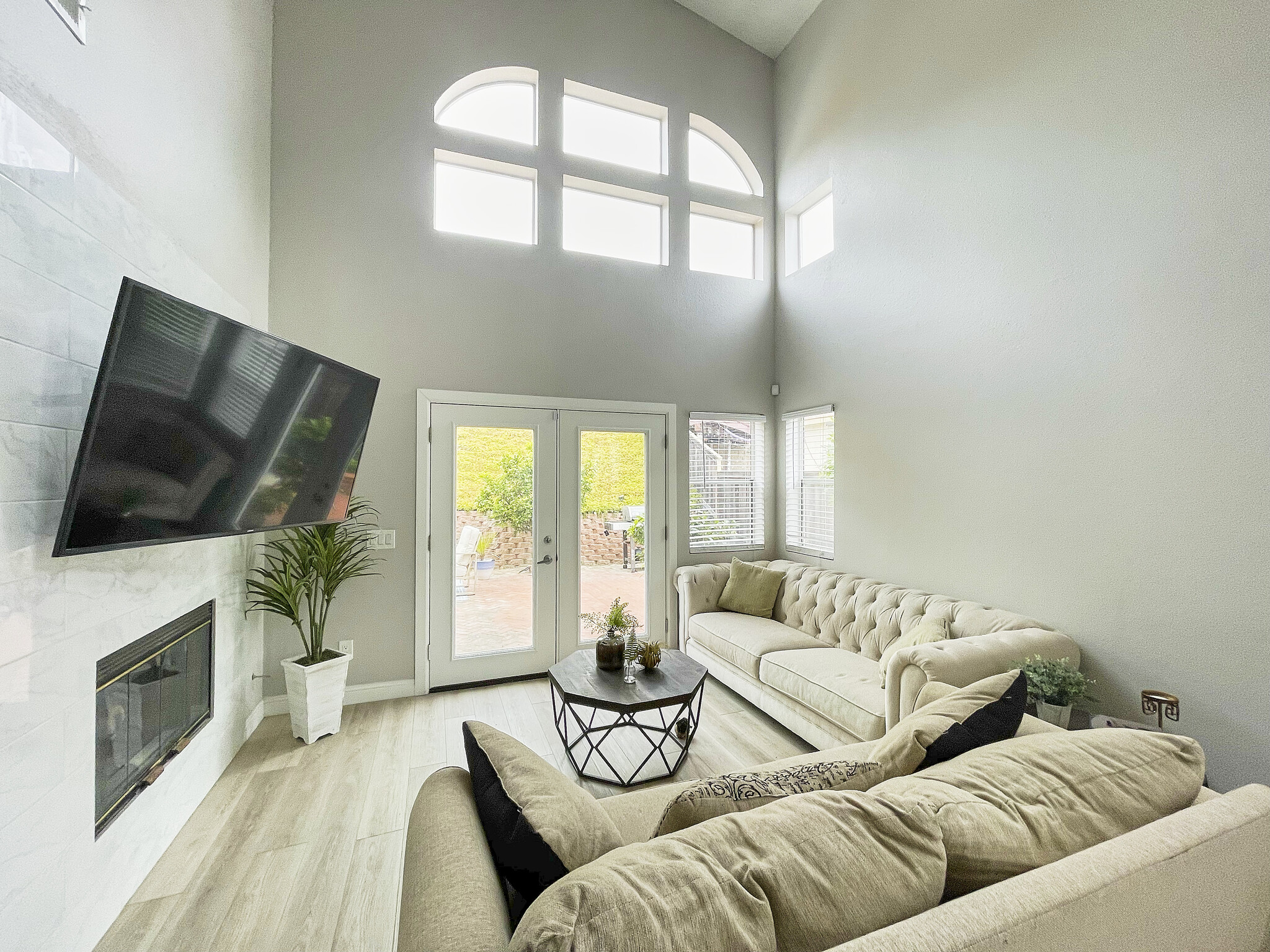 Building Photo - 951 Norella St