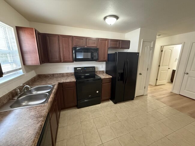 Building Photo - 7382 Noah Ct