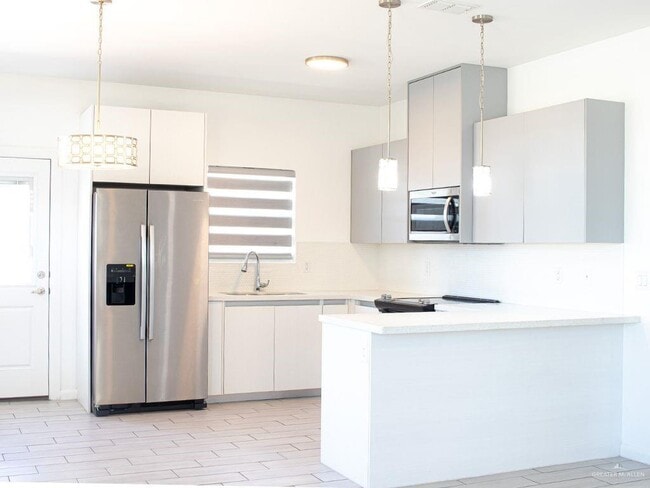 Building Photo - 7 W Marlin St