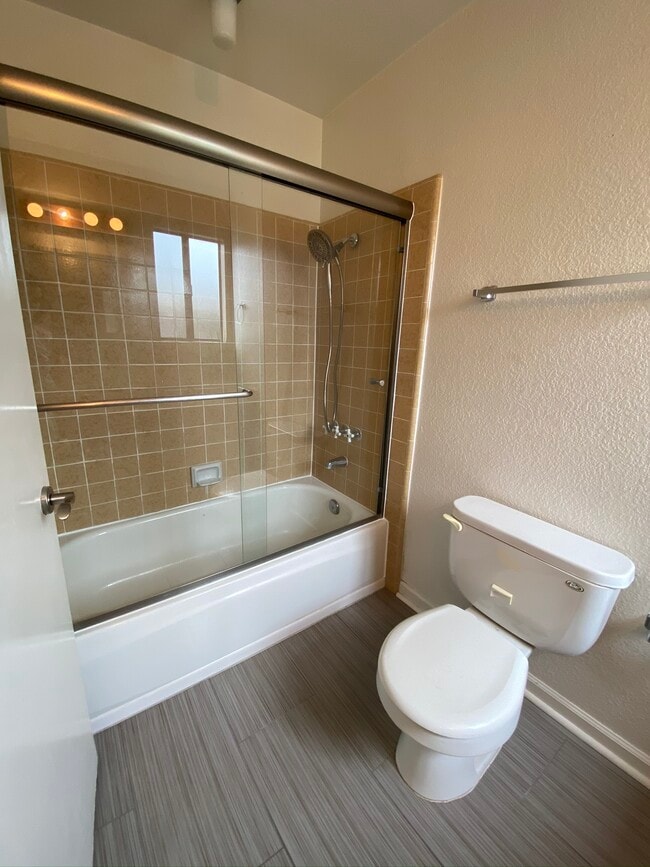 Master bath - 2022 Delaware Ave