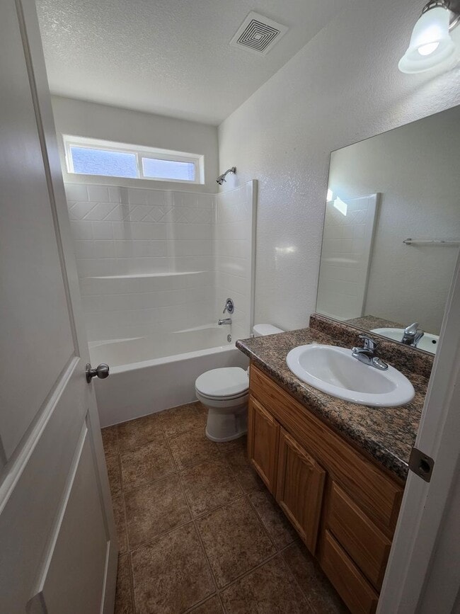 Building Photo - Wonderful 4-bedroom, 2-bathroom home in Fe...