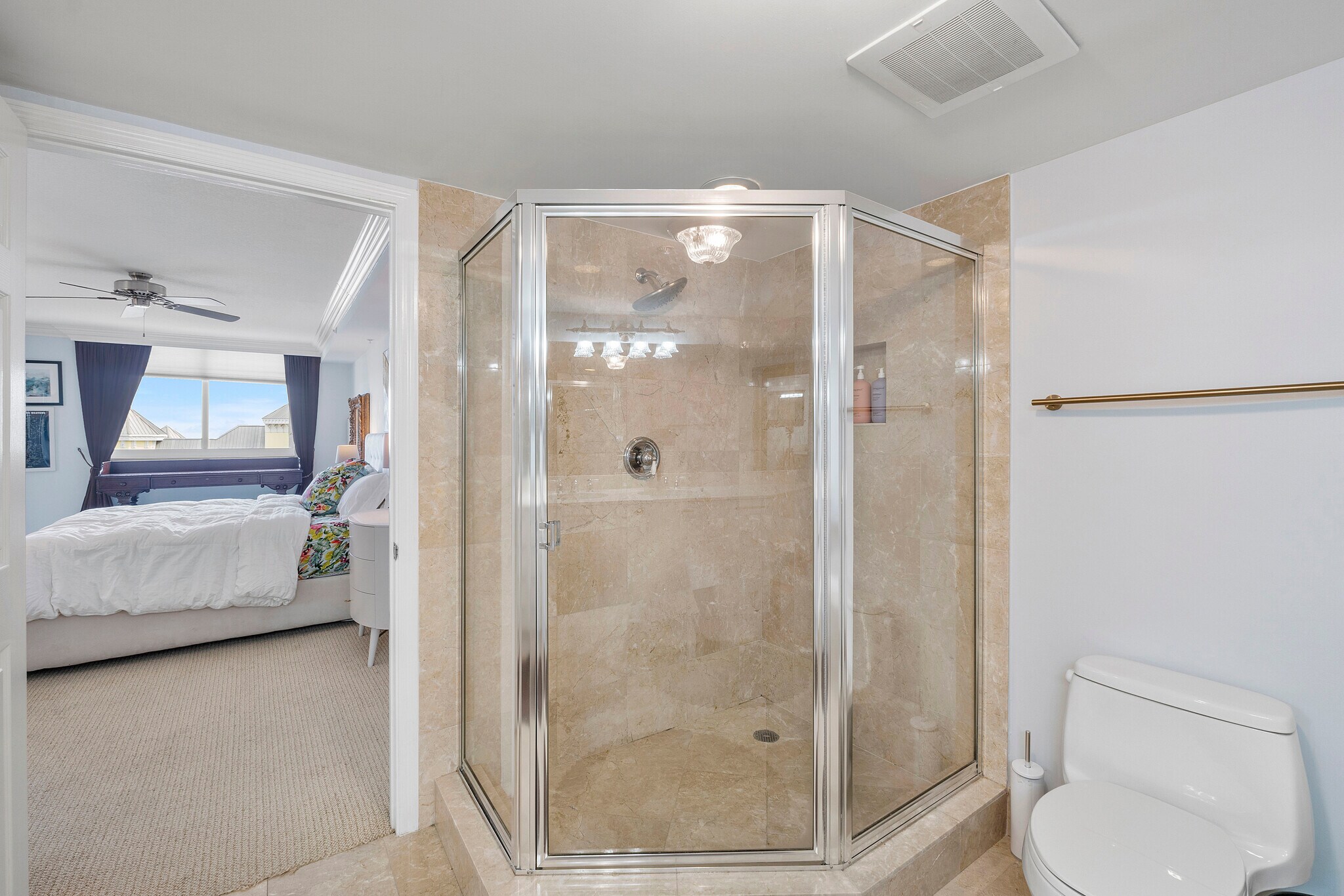 large shower - 2001 N Ocean Blvd