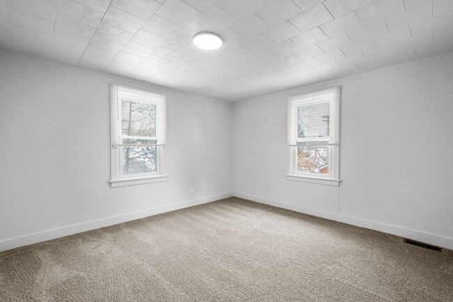 Building Photo - Stunning 3 bedroom home in Brookline available July 1!