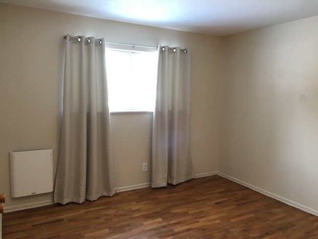 Building Photo - Orchard District- 2 bdrm 1 bath plus bonus...