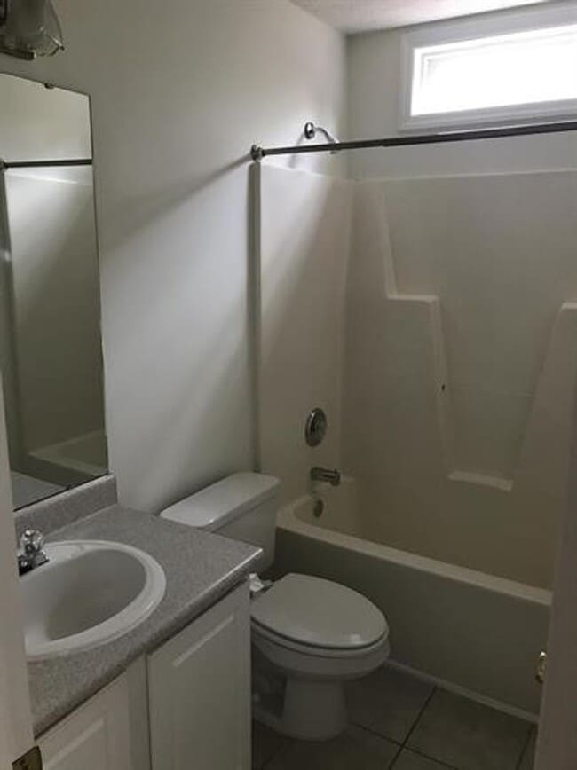 Building Photo - Carolina Lakes!!