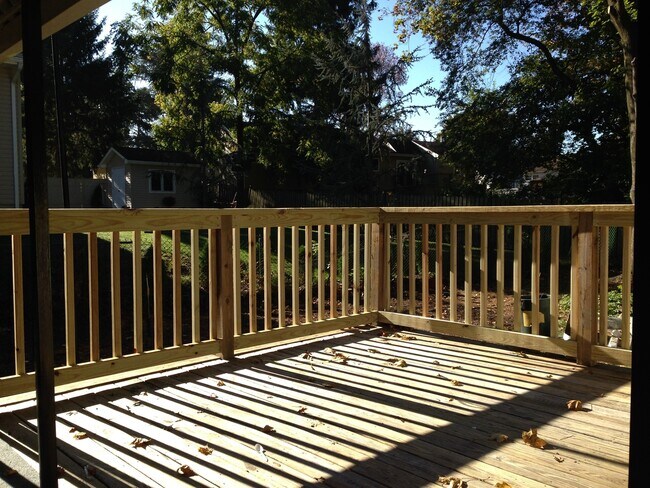 Building Photo - 709 Nathan Hale Ave