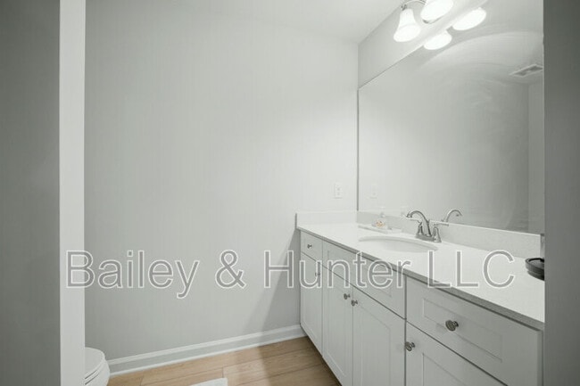 Building Photo - 409 Brooch Wy