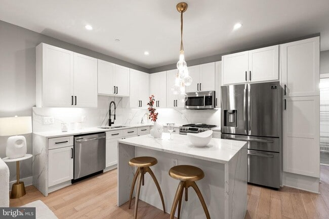 Building Photo - 1225 Park Rd NW