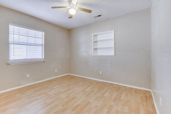 Building Photo - 3 bed, 2 bath home in Midwest City