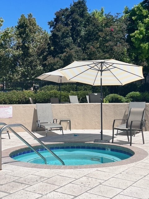 Building Photo - 147 Strawberry Ln