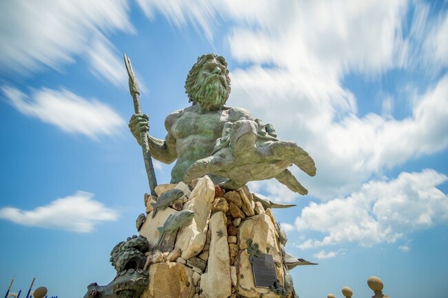 Building Photo - Ready 04-01-26! A Shadowlawn Condo w/Rooftop Deck - 3 Primary Suites - Outdoor Shower - Pet Frien...