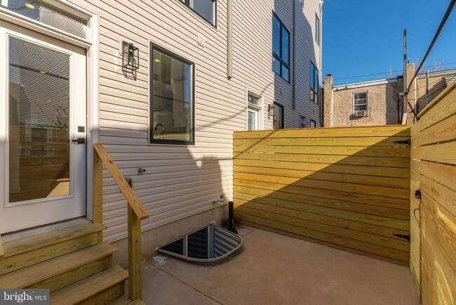 Building Photo - 1509 S Bambrey St