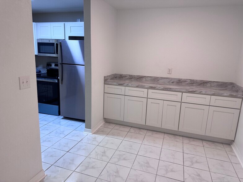 Building Photo - 6326 Providence Cir