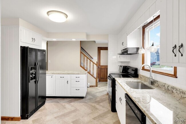 Building Photo - 17 Walcott St