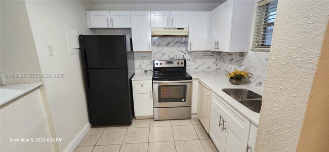 Building Photo - 4235 N University Dr