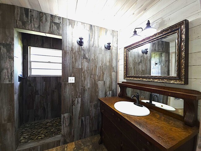 Building Photo - Spacious Country Home for Lease in Van, Texas!
