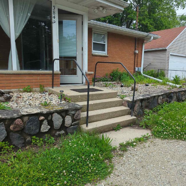 Building Photo - 3842 Meachem Rd