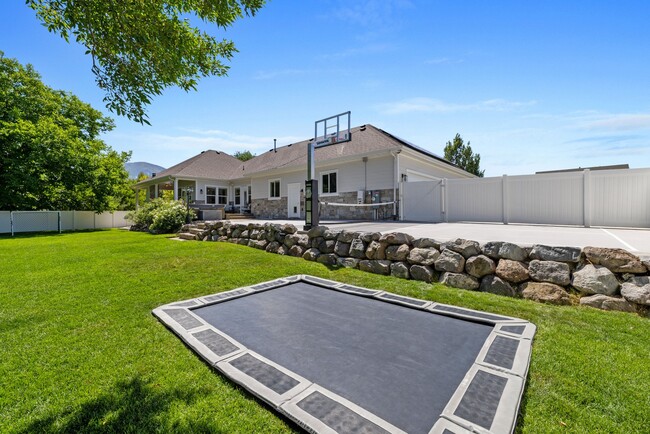 Building Photo - 5976 Woodshire Ln