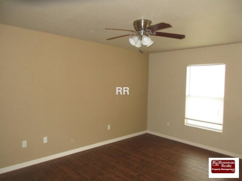 Building Photo - Santa Barbara Villas