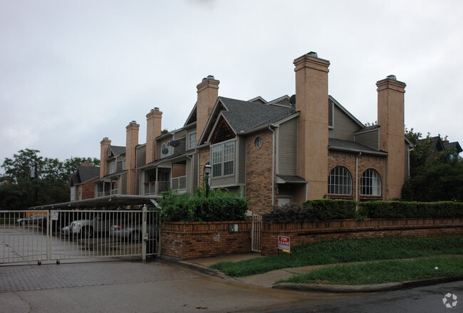 Building Photo - Marquita Carriage Place