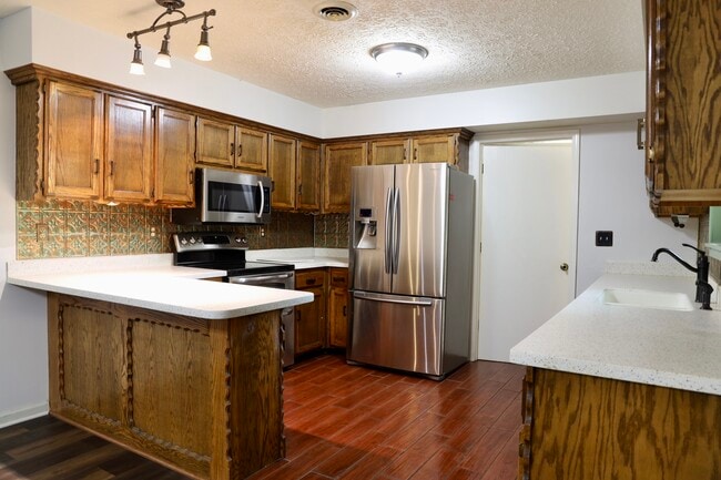 Building Photo - 16280 Hardwood Ln