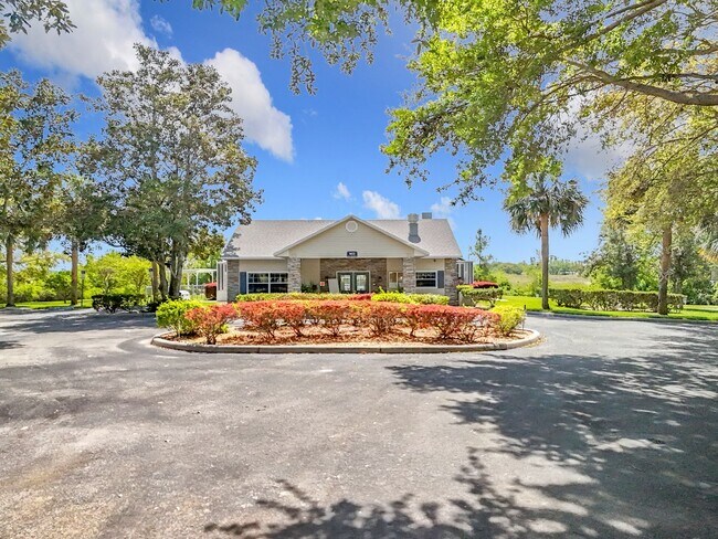 Building Photo - 2 Bedroom, 2 Bath | Lake Community | Dock & Boat Ramp Access