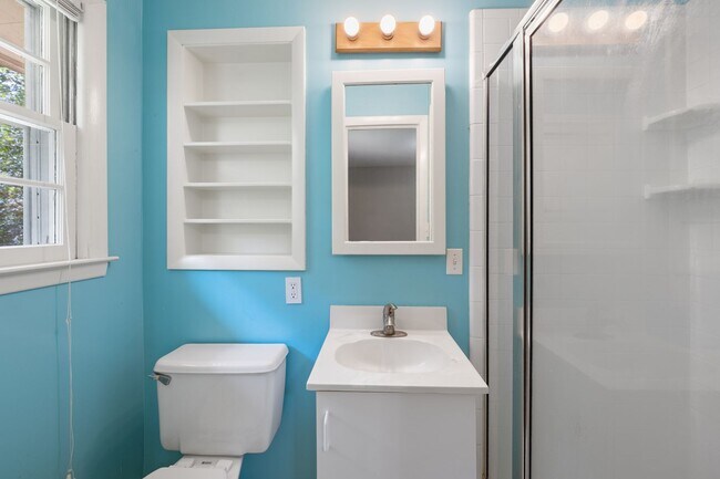 Building Photo - Chapel Hill 3 Bed 2 Bath Ranch - Available...
